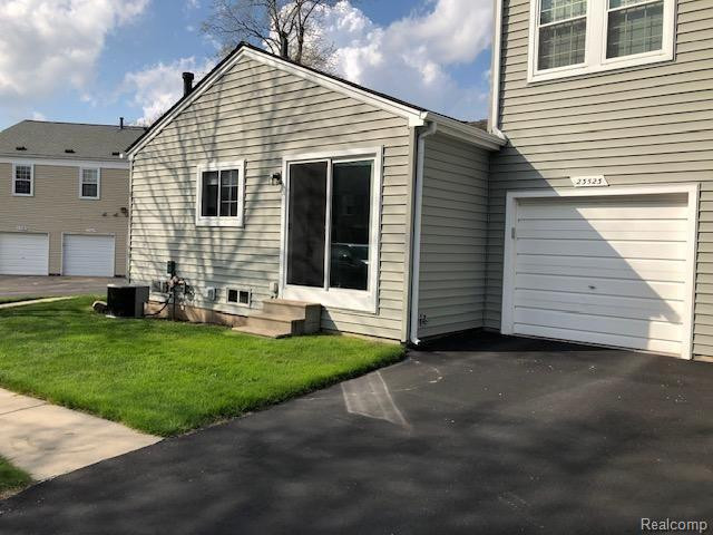 23523 N Rockledge, Novi, MI — Photo 2