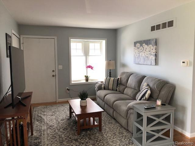 23523 N Rockledge, Novi, MI — Photo 3