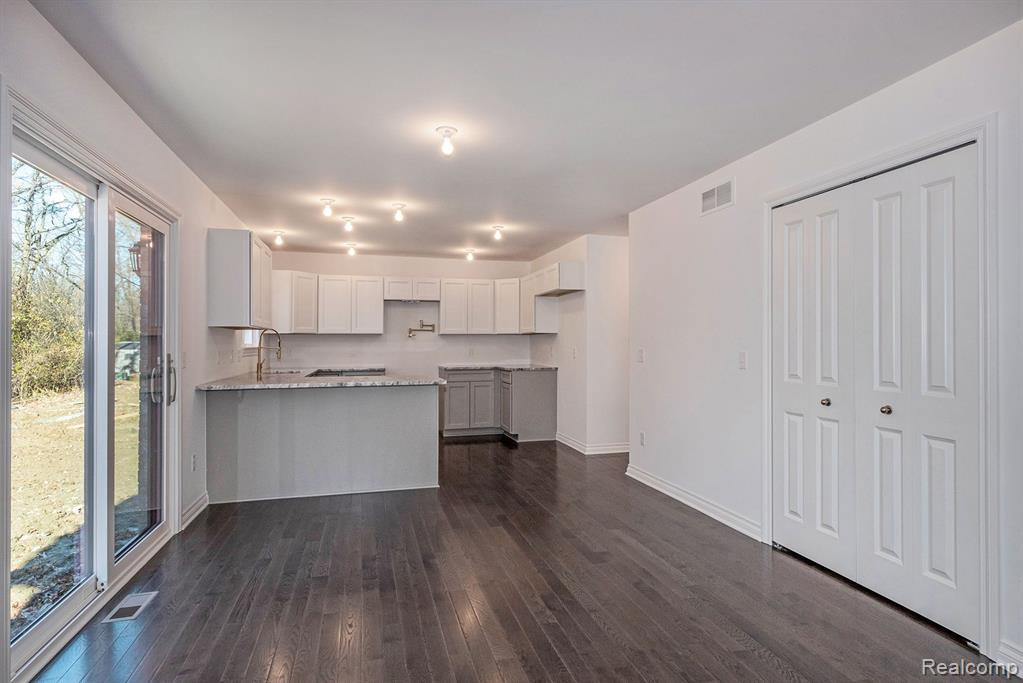 8361 JACK PINE Circle, Ypsilanti, MI 48197 — Photo 5