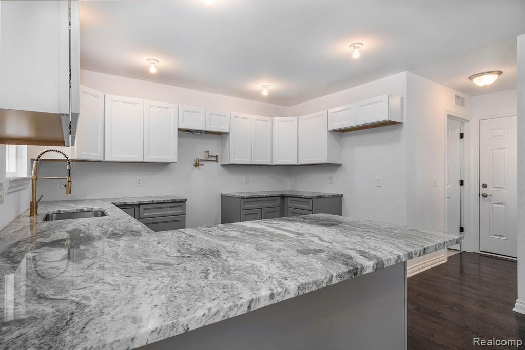 8361 JACK PINE Circle, Ypsilanti, MI 48197 — Photo 9