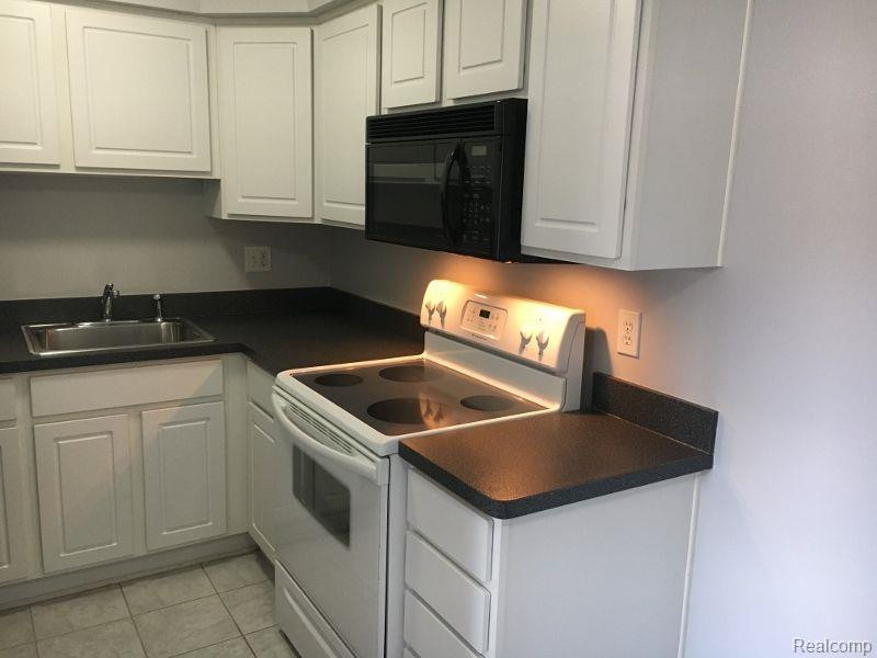 7633 MANOR Circle, 202, Westland, MI — Photo 2
