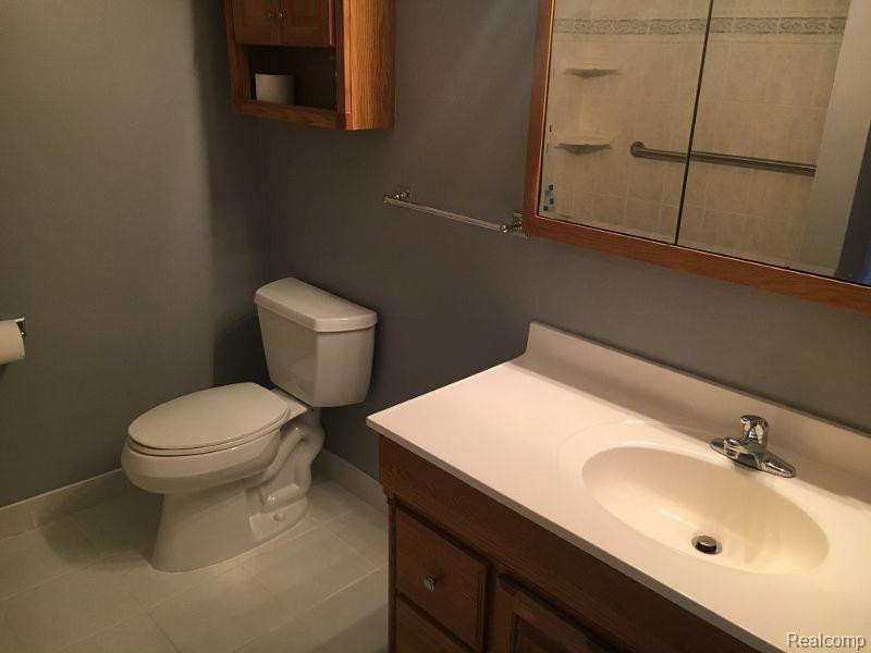 7633 MANOR Circle, 202, Westland, MI — Photo 17
