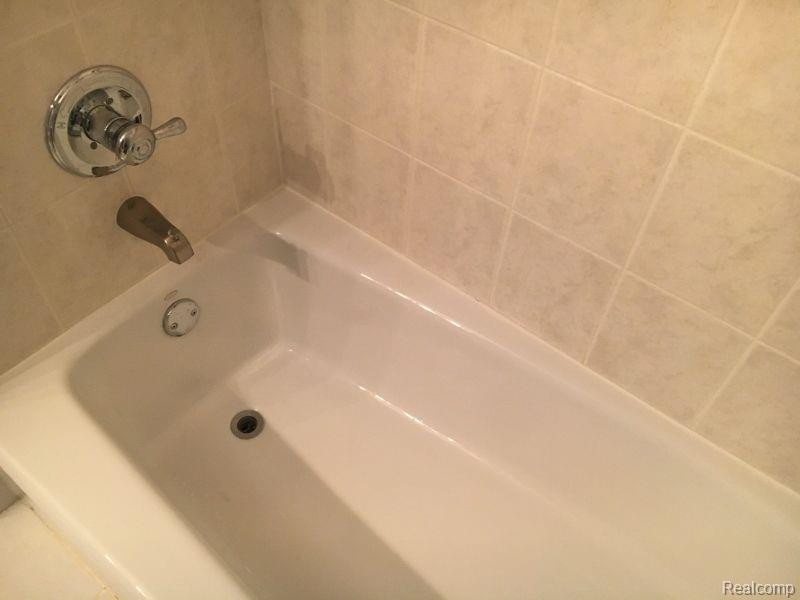 7633 MANOR Circle, 202, Westland, MI — Photo 19