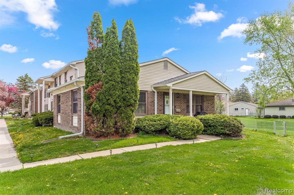 8304 LAKEVIEW Drive, Ypsilanti, MI 48198 — Photo 2
