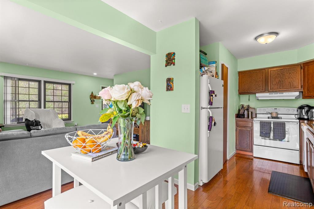 8304 LAKEVIEW Drive, Ypsilanti, MI 48198 — Photo 11