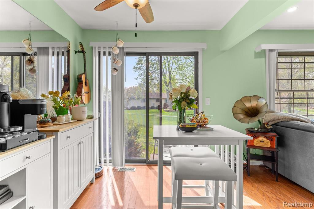 8304 LAKEVIEW Drive, Ypsilanti, MI 48198 — Photo 16