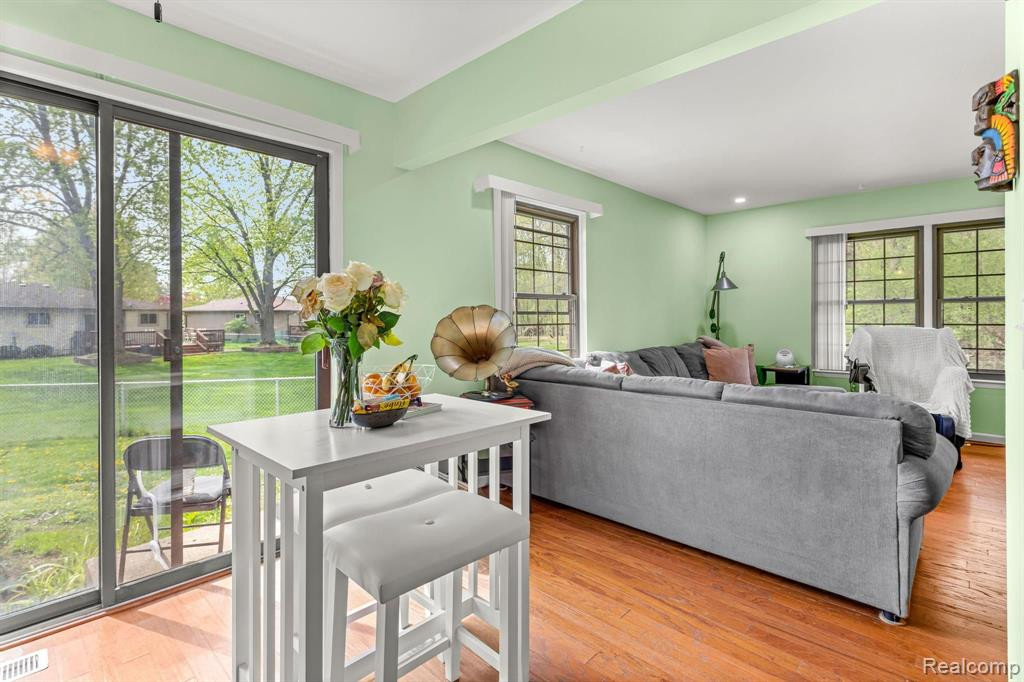 8304 LAKEVIEW Drive, Ypsilanti, MI 48198 — Photo 17