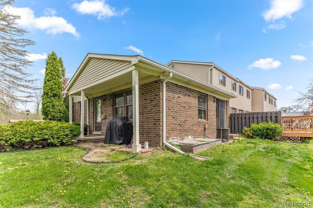 8304 LAKEVIEW Drive, Ypsilanti, MI 48198 — Photo 26