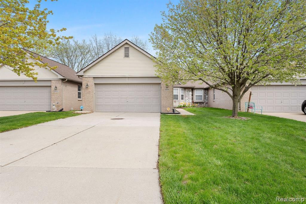 22891 WOODCREEK Drive, 51, Taylor, MI 48180 — Photo 2