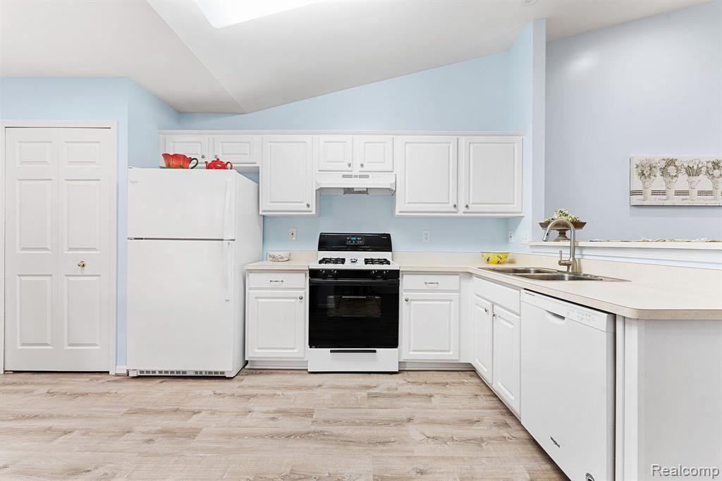 22891 WOODCREEK Drive, 51, Taylor, MI 48180 — Photo 8