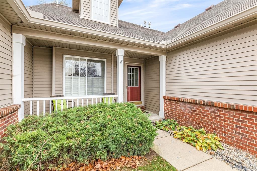 240 WOODFIELD SQUARE Lane, Brighton, MI 48116 — front exterior