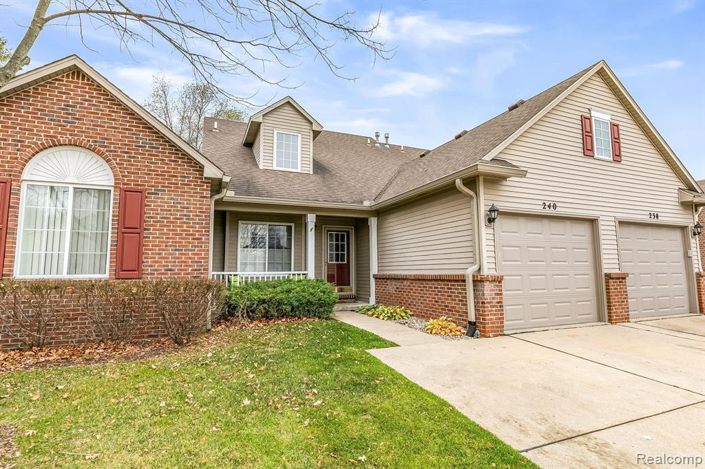 240 WOODFIELD SQUARE Lane, Brighton, MI 48116 — Photo 2