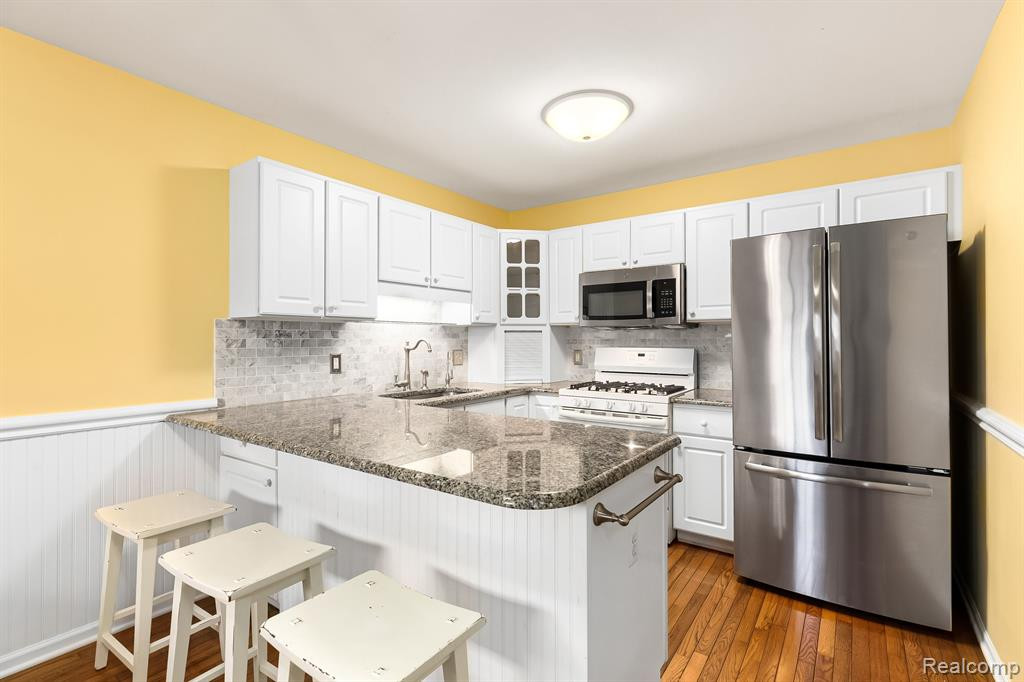 240 WOODFIELD SQUARE Lane, Brighton, MI 48116 — Photo 8