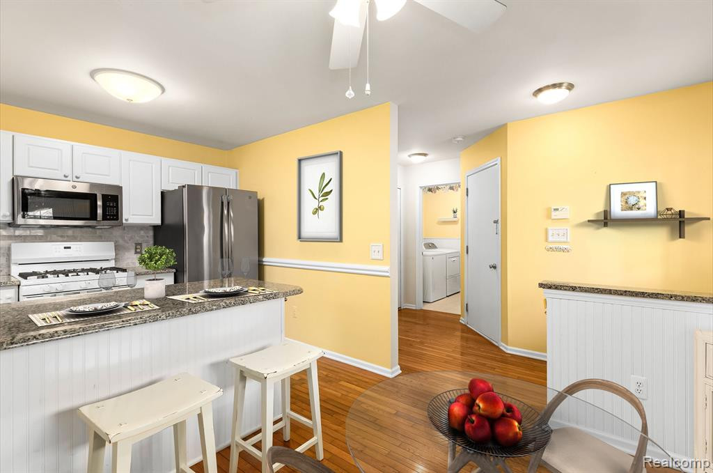 240 WOODFIELD SQUARE Lane, Brighton, MI 48116 — Photo 9