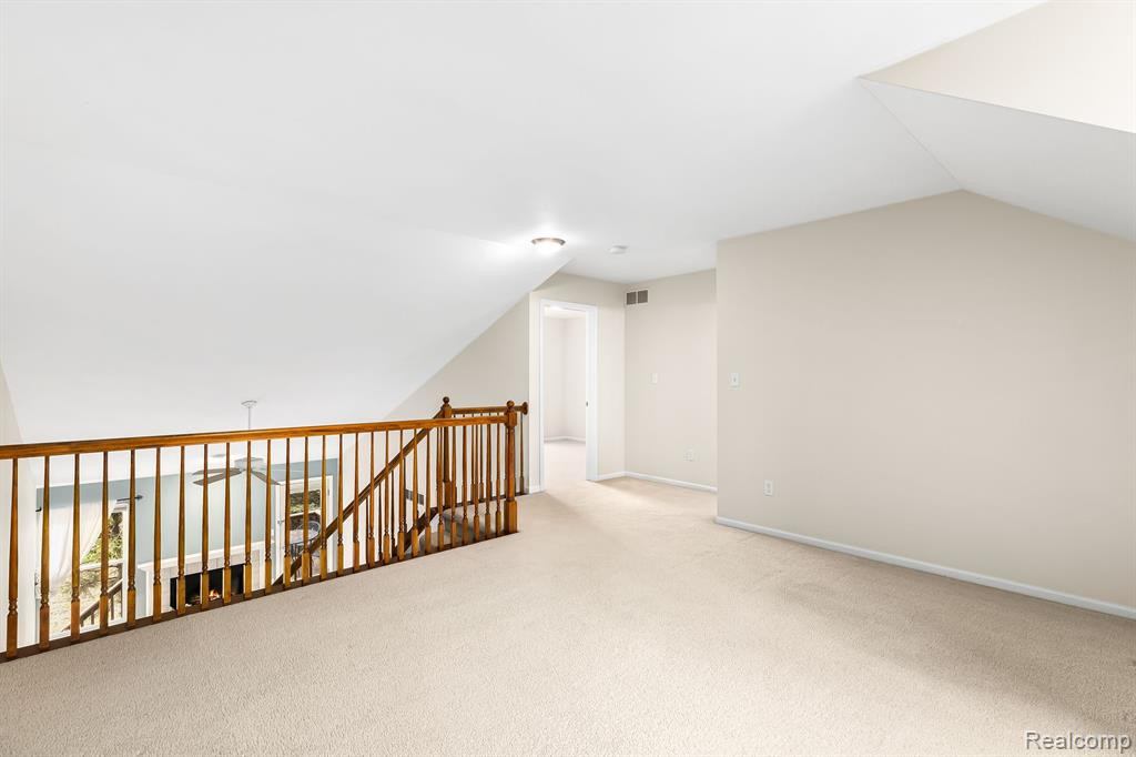 240 WOODFIELD SQUARE Lane, Brighton, MI 48116 — Photo 14