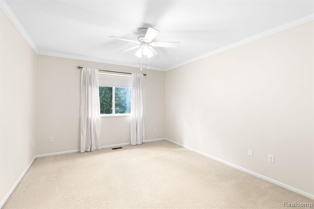 240 WOODFIELD SQUARE Lane, Brighton, MI 48116 — Photo 15