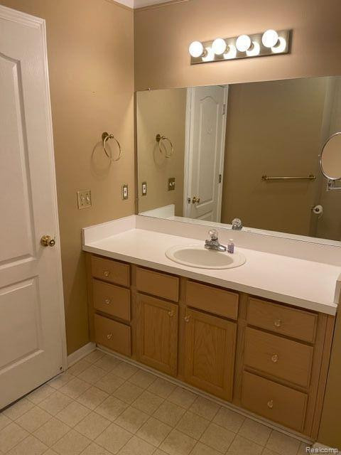 2744 MAPLE FOREST Drive, Wixom, MI 48393 — Photo 11