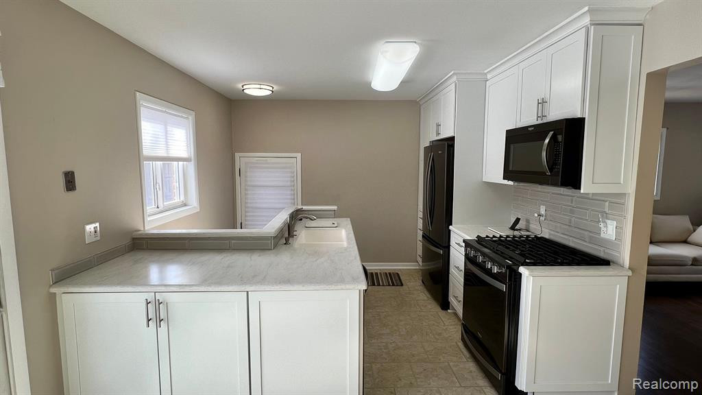 900 ALLEN Drive, Northville, MI 48167 — Photo 5