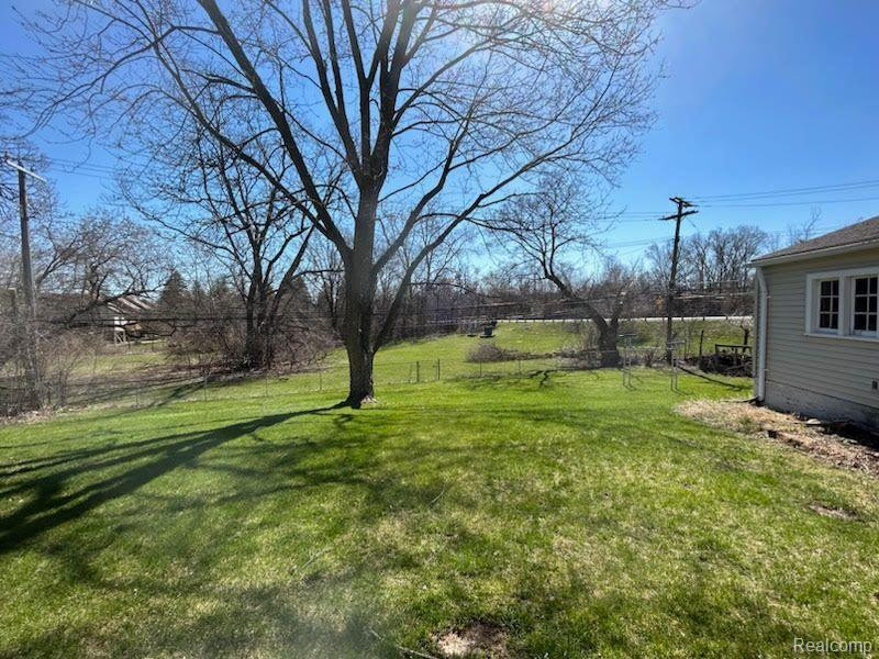 900 ALLEN Drive, Northville, MI 48167 — Photo 11