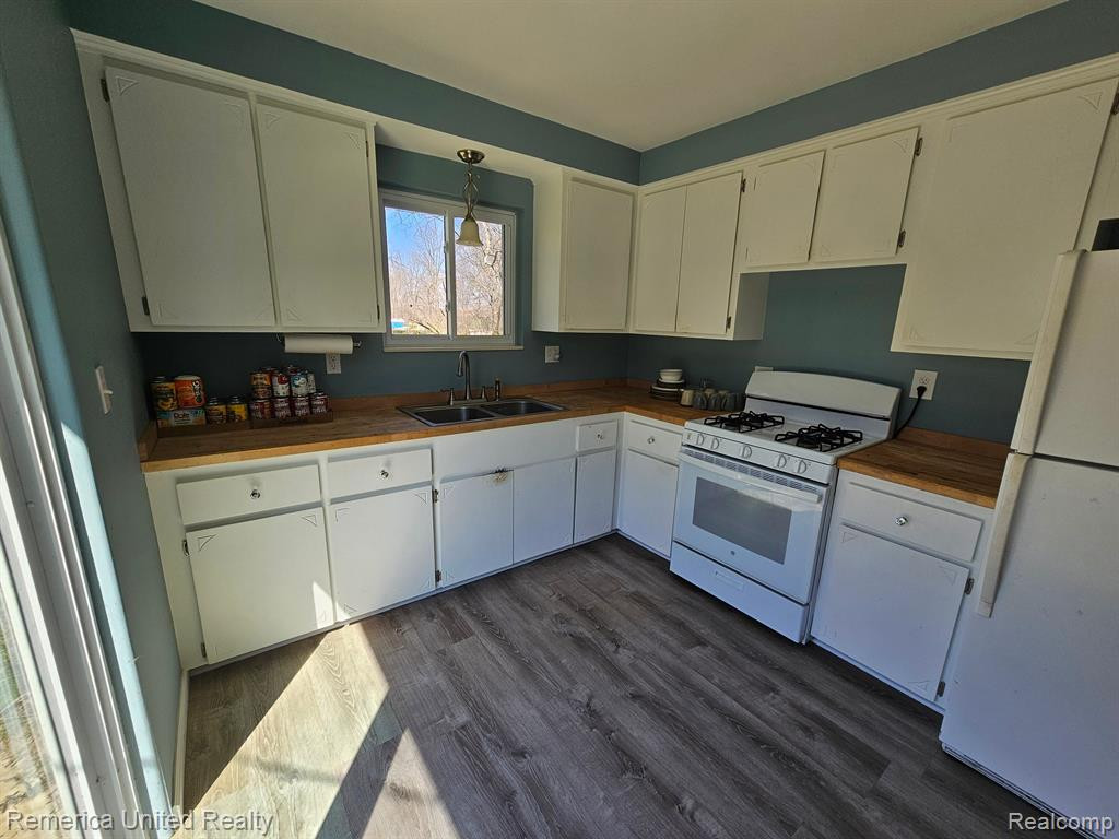 5220 IOSCO Road, Webberville, MI 48892 — Photo 16