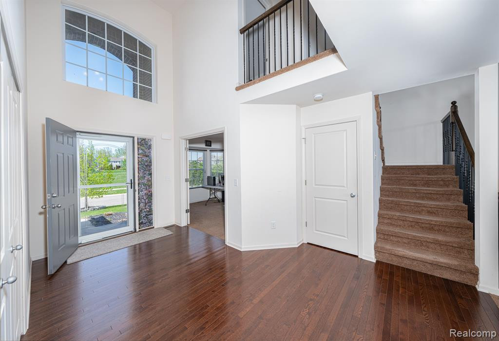 2543 KNOLLWOOD Drive, Canton, MI 48188 — Photo 2