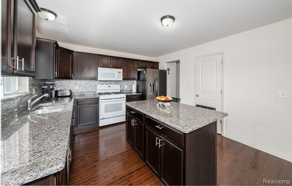 2543 KNOLLWOOD Drive, Canton, MI 48188 — Photo 8