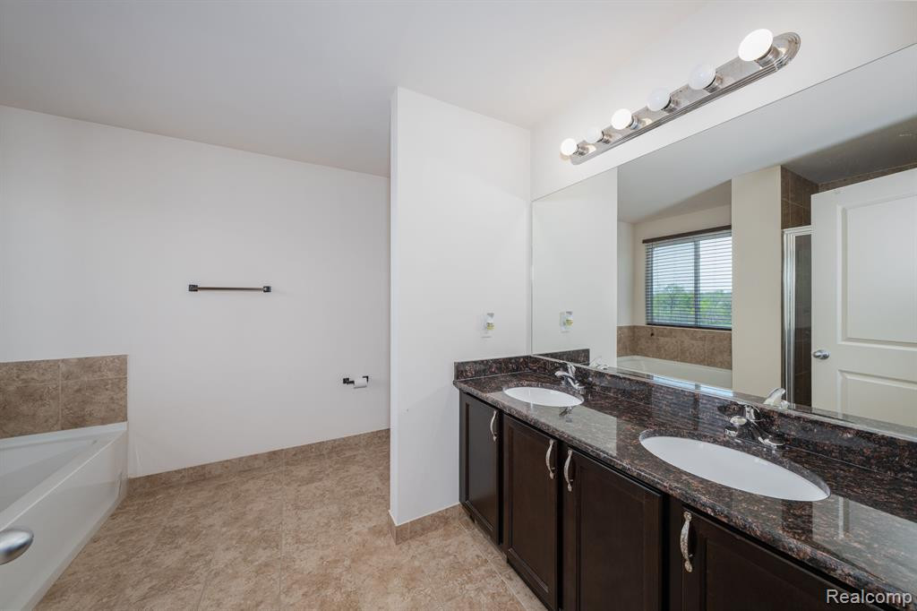 2543 KNOLLWOOD Drive, Canton, MI 48188 — Photo 14
