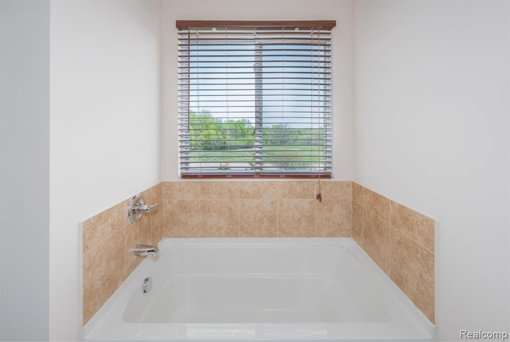 2543 KNOLLWOOD Drive, Canton, MI 48188 — Photo 15