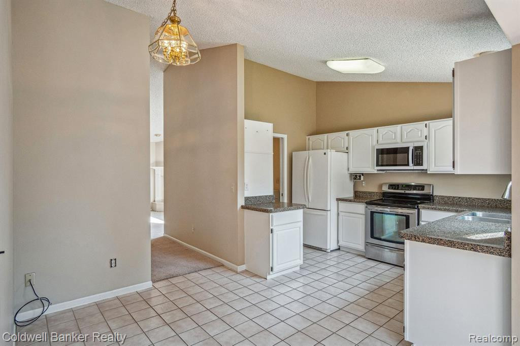 21935 RIVER RIDGE Trail, 85, Farmington Hills, MI 48335 — Photo 6