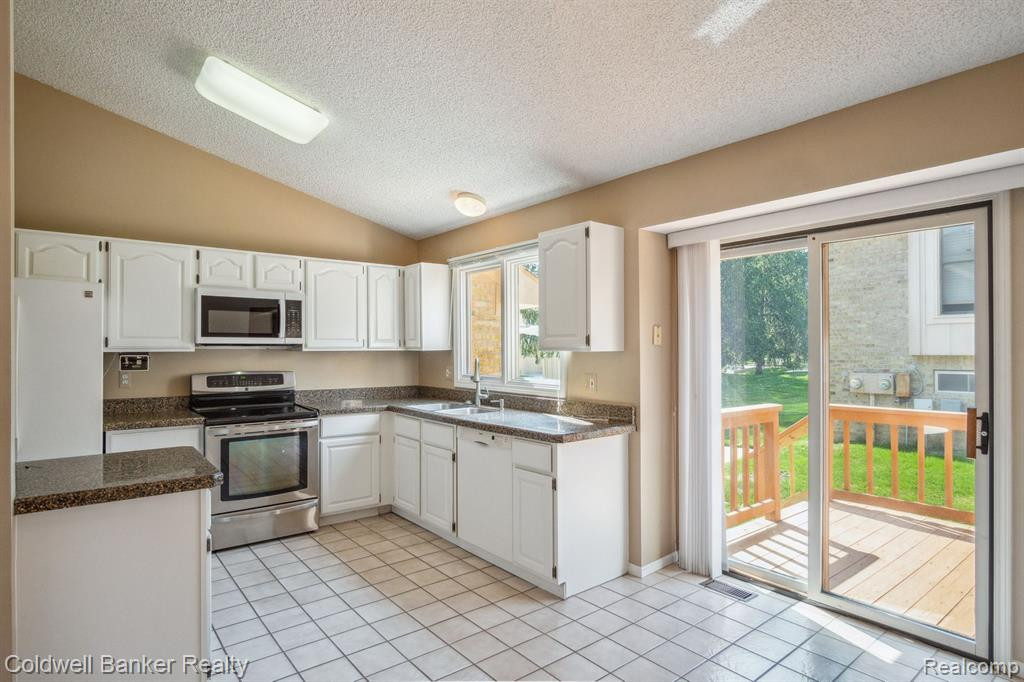 21935 RIVER RIDGE Trail, 85, Farmington Hills, MI 48335 — Photo 7