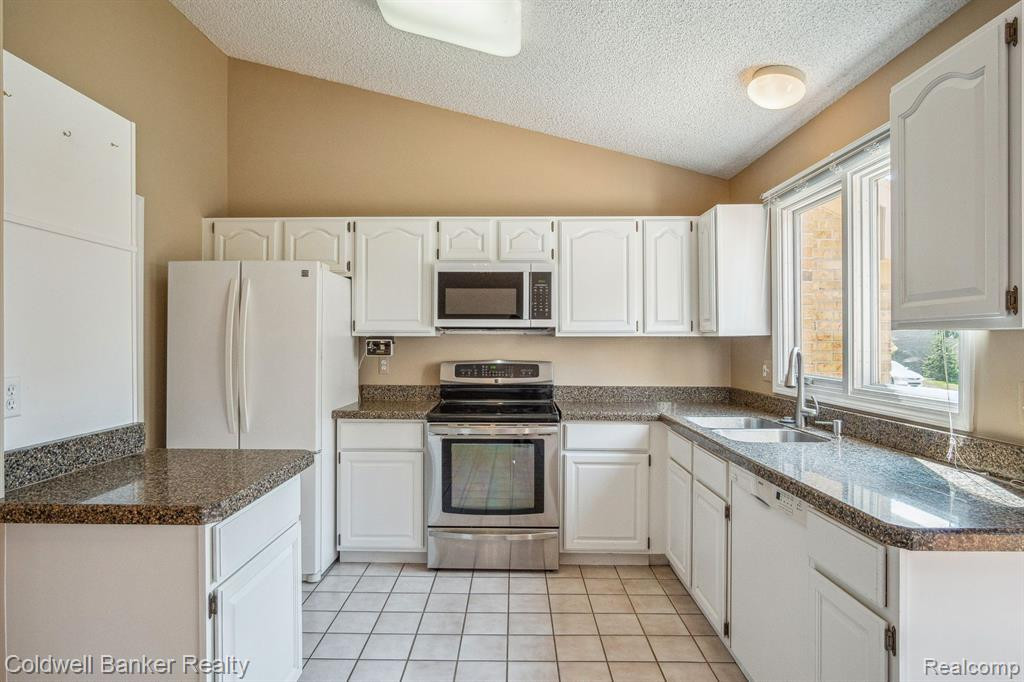 21935 RIVER RIDGE Trail, 85, Farmington Hills, MI 48335 — Photo 8