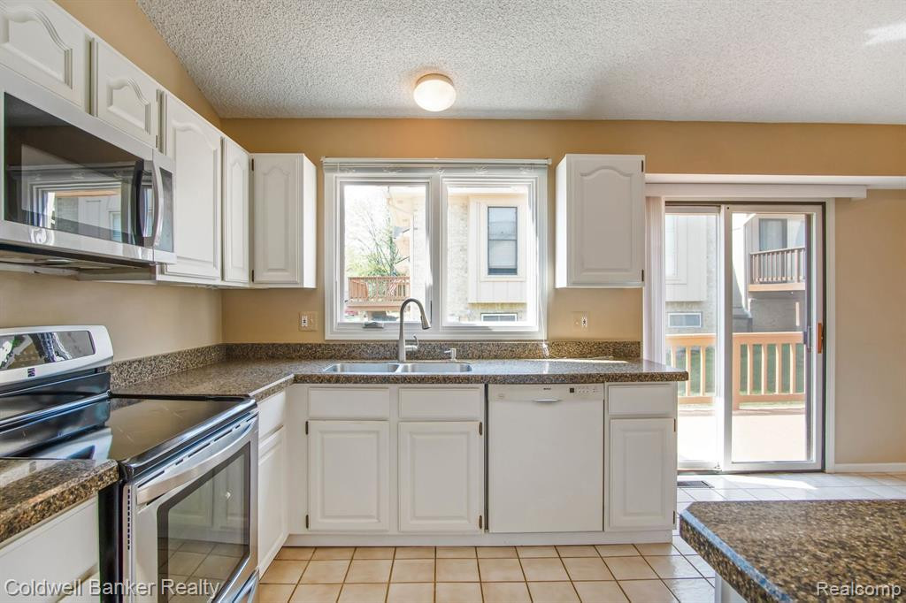 21935 RIVER RIDGE Trail, 85, Farmington Hills, MI 48335 — Photo 9