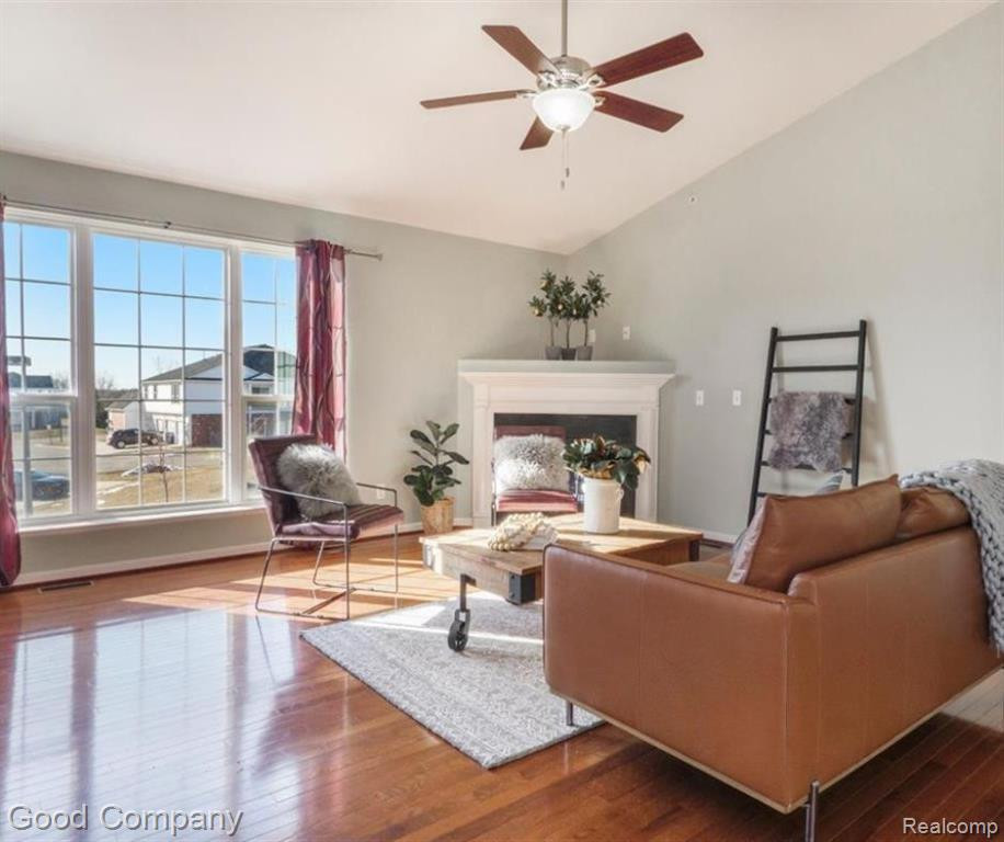 1004 RIVERSEDGE Drive, 40, Saline, MI 48176 — Photo 2