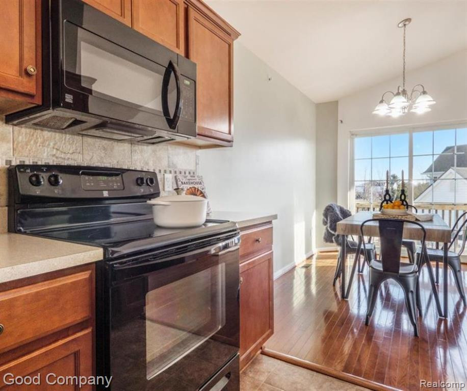 1004 RIVERSEDGE Drive, 40, Saline, MI 48176 — Photo 8