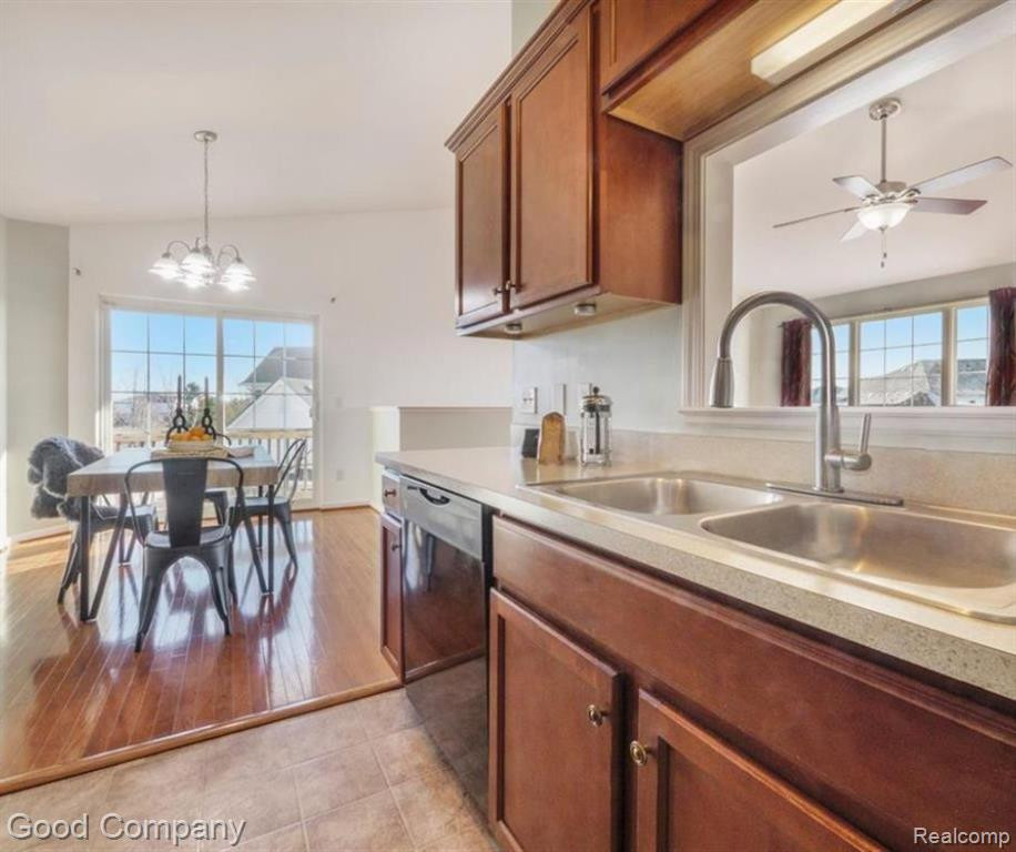 1004 RIVERSEDGE Drive, 40, Saline, MI 48176 — Photo 9