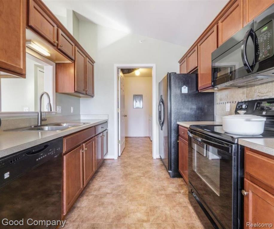 1004 RIVERSEDGE Drive, 40, Saline, MI 48176 — Photo 10