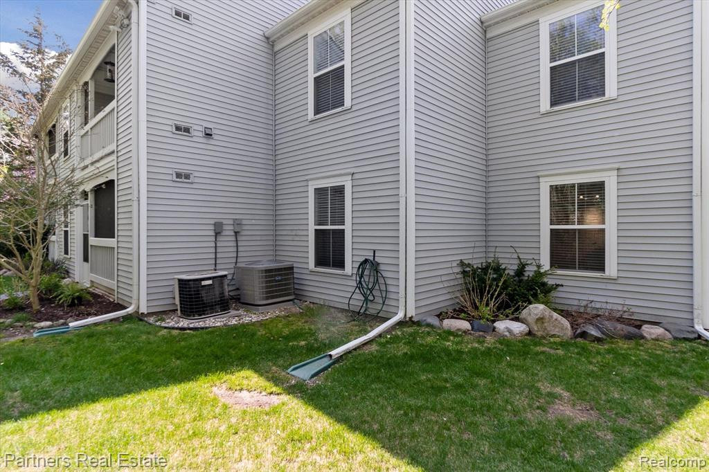 620 Curzon Court, 103, Howell, MI 48843 — Photo 9