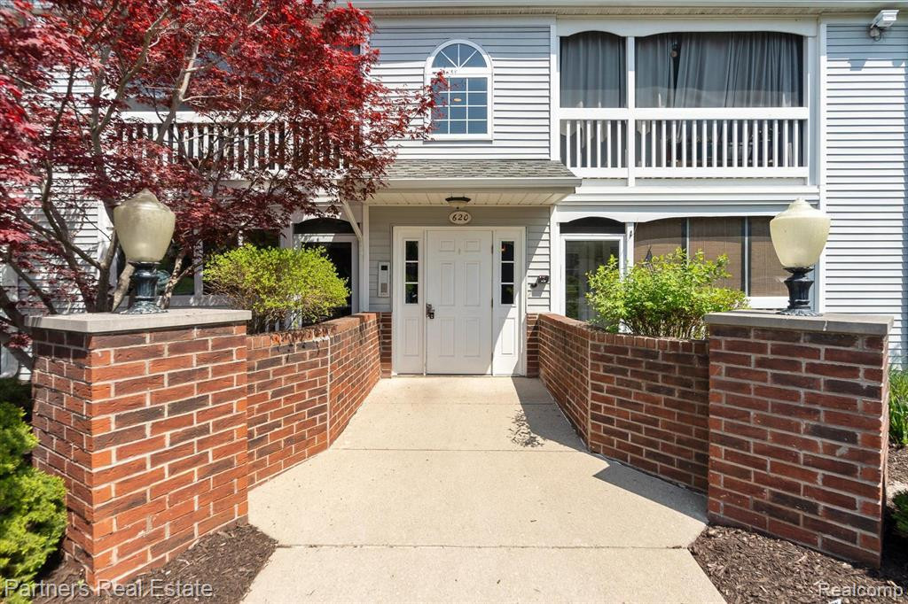 620 Curzon Court, 103, Howell, MI 48843 — Photo 11