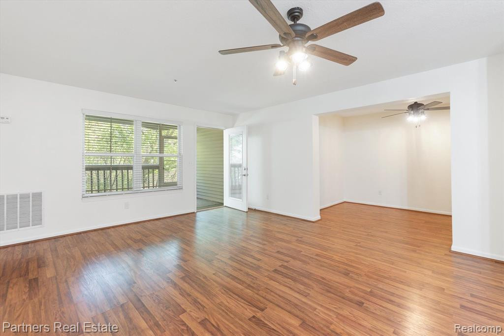 620 Curzon Court, 103, Howell, MI 48843 — Photo 12