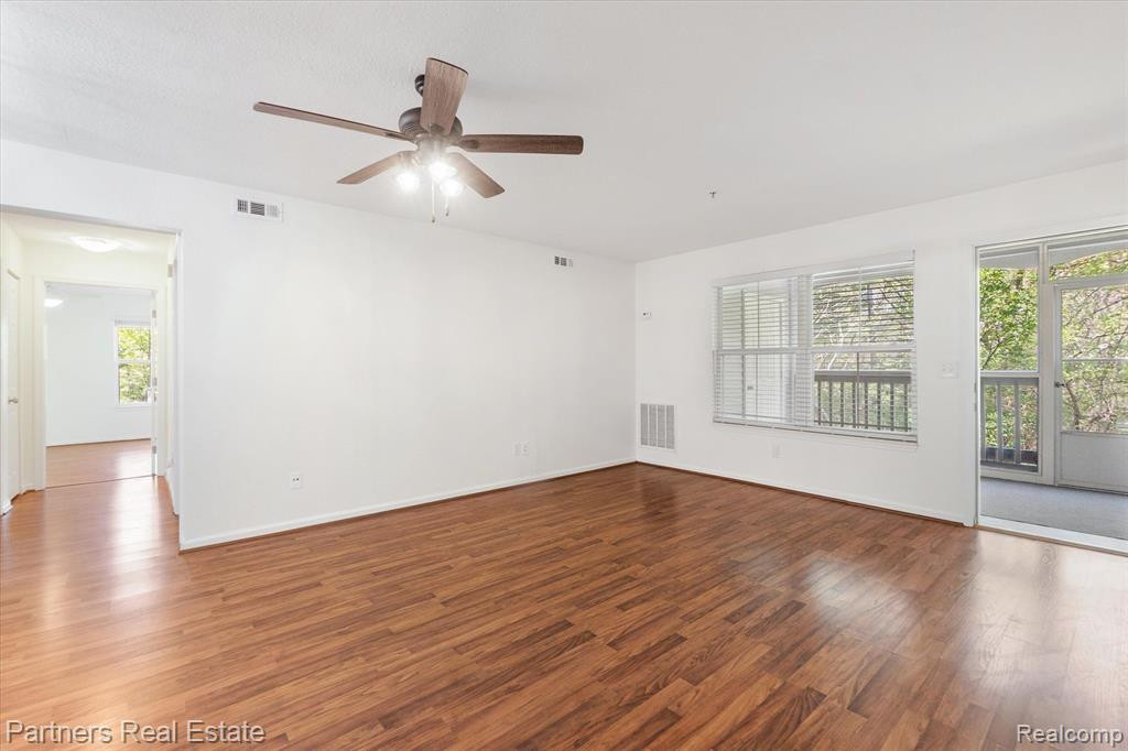 620 Curzon Court, 103, Howell, MI 48843 — Photo 13