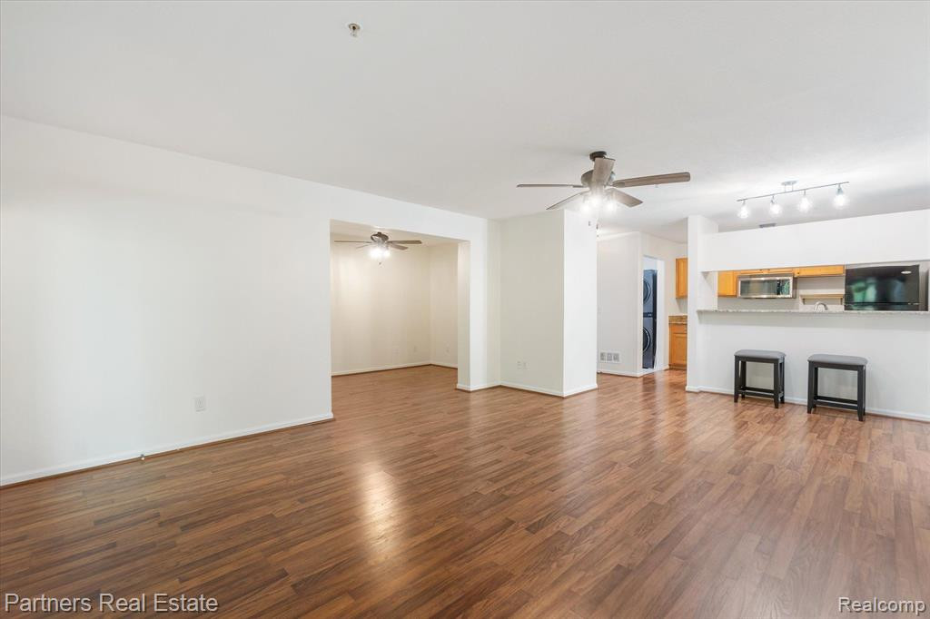 620 Curzon Court, 103, Howell, MI 48843 — Photo 14