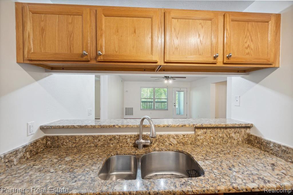 620 Curzon Court, 103, Howell, MI 48843 — Photo 21