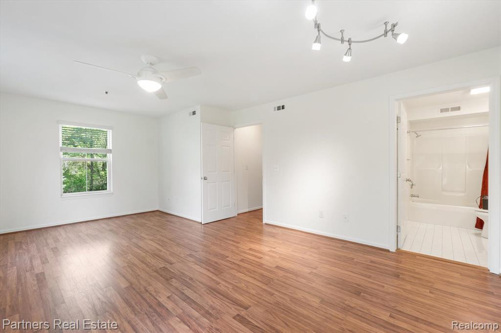 620 Curzon Court, 103, Howell, MI 48843 — Photo 29