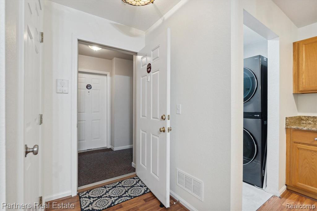 620 Curzon Court, 103, Howell, MI 48843 — Photo 32