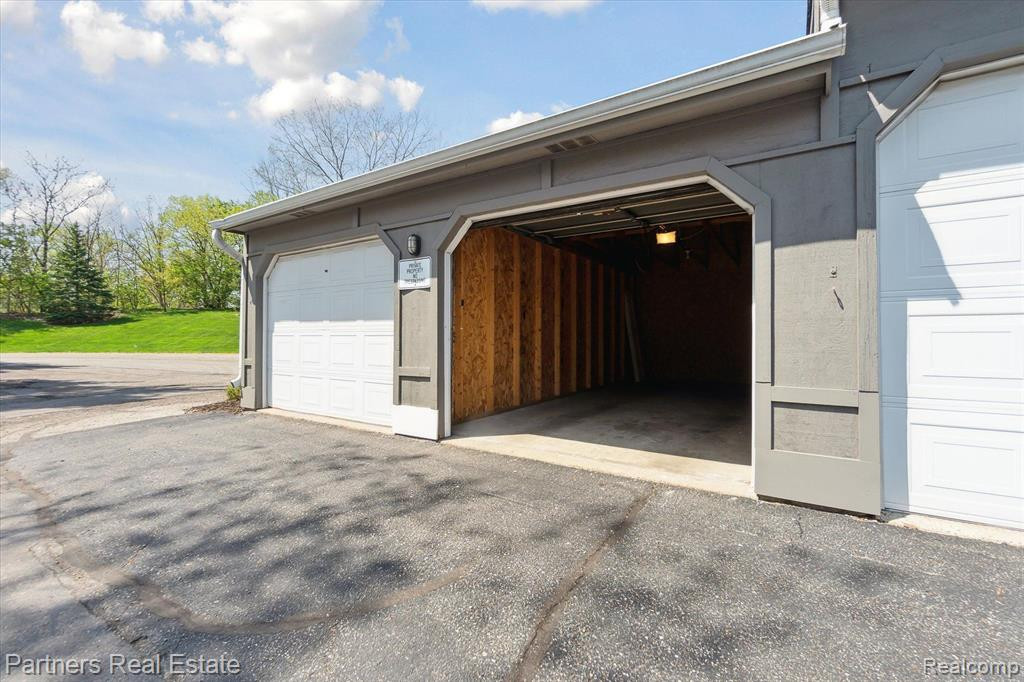 620 Curzon Court, 103, Howell, MI 48843 — Photo 33