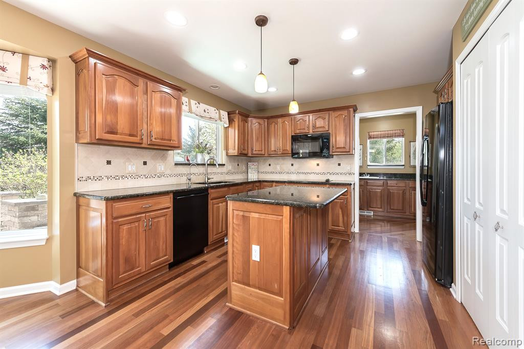 29896 MAGNOLIA Drive, New Hudson, MI 48165 — Photo 13