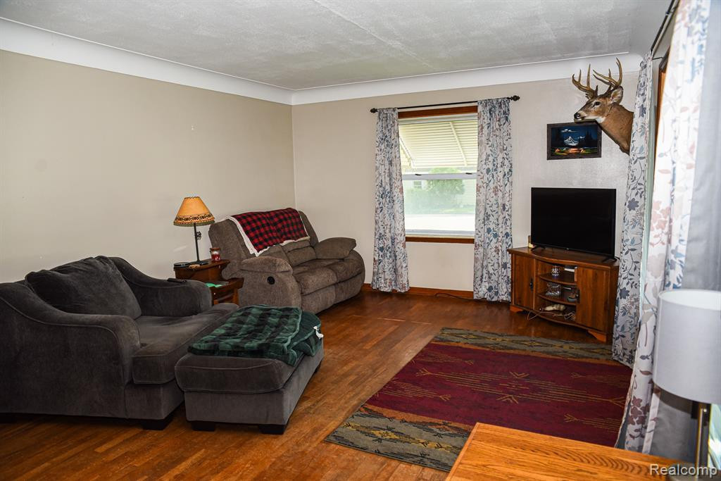 7404 Paul Street, Pigeon Vlg, MI — Photo 8