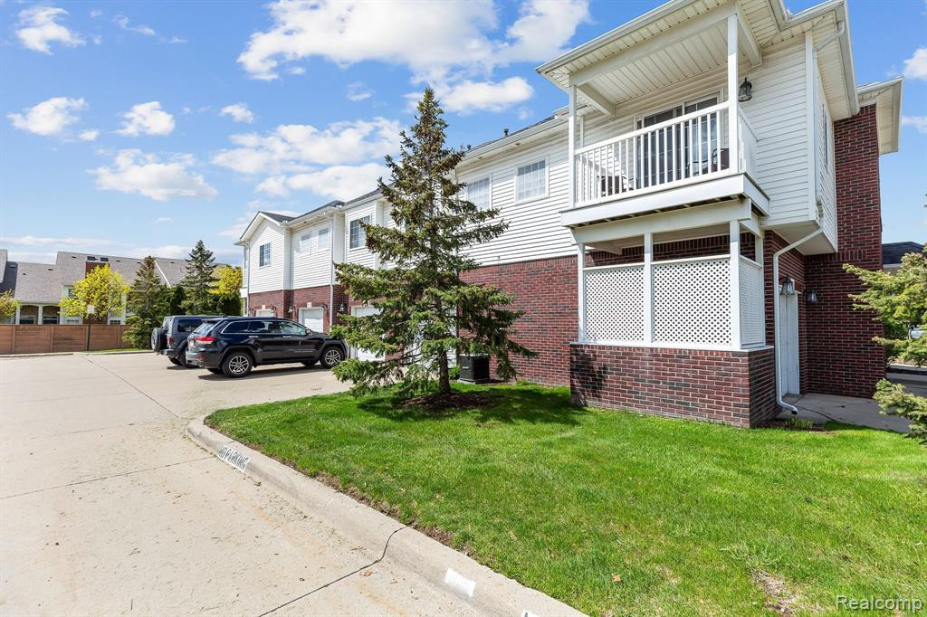 5842 ACORN Lane, Sterling Heights, MI 48314 — Photo 2