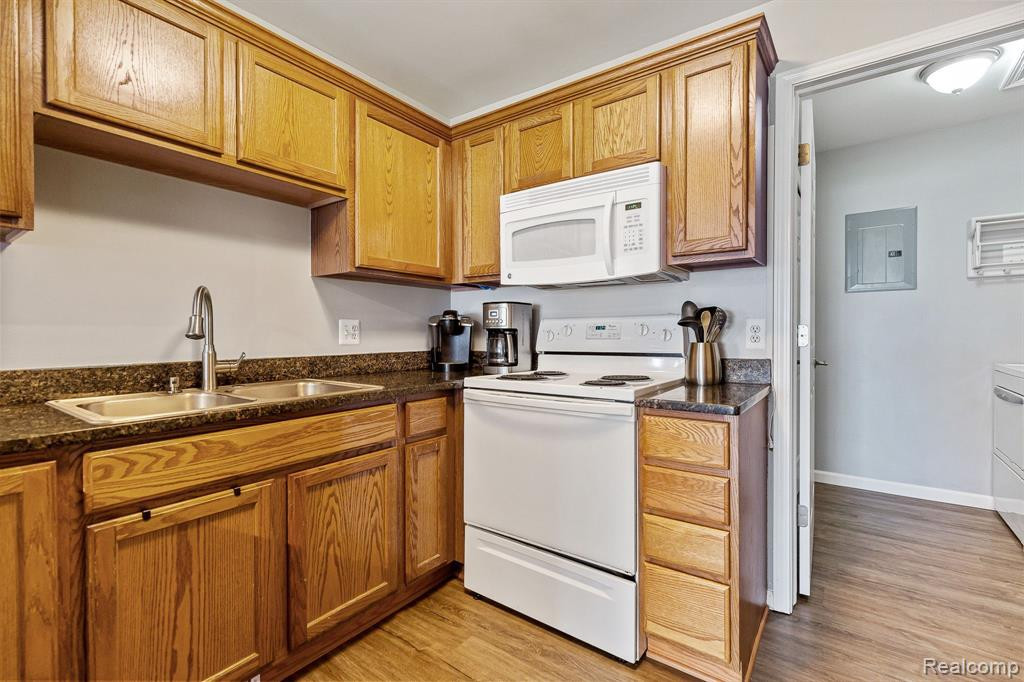 5842 ACORN Lane, Sterling Heights, MI 48314 — Photo 9