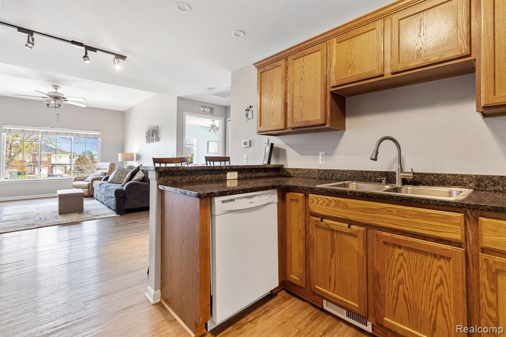 5842 ACORN Lane, Sterling Heights, MI 48314 — Photo 10